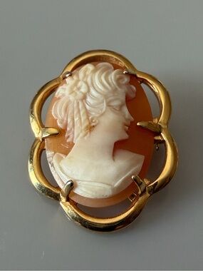 Vintage hand carved conch shell Cameo brooch pin, 12K GF